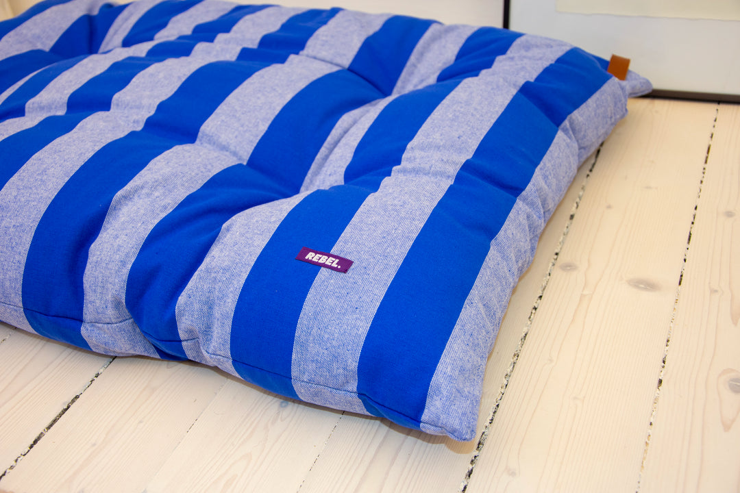 Gestreiftes Hundebett aus Baumwolle – The Harbor