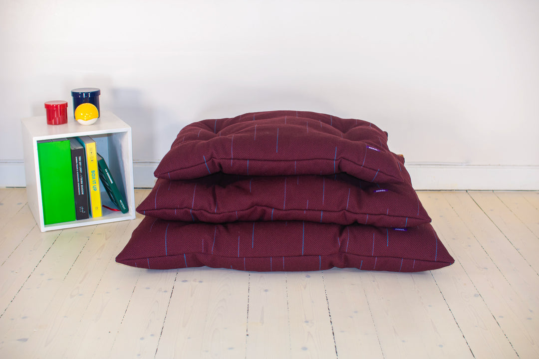 Violettes Hundebett aus Wolle